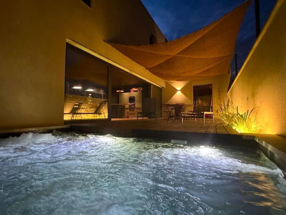 Maison D'Architecte Avec Piscine-Spa Chauffe En Centre Ville De Vaison-La-Romaine Exterior photo
